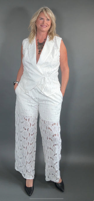 The full look: The Paloma Set in its full form, styled to show off the fit, flare, and inseam designed just for tall, curvy frames.